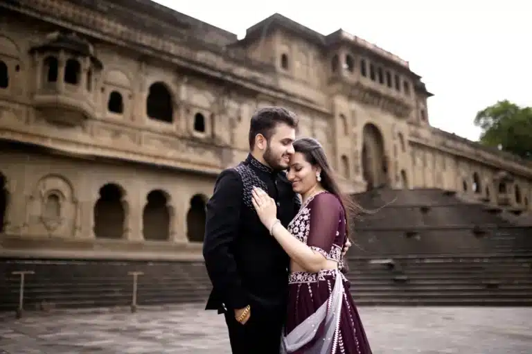 Couple beside the palace steps at Maheshwar